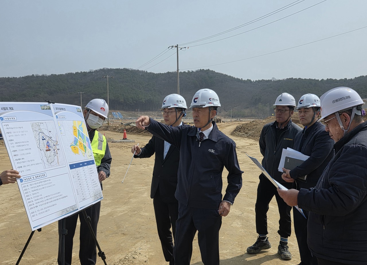 충남개발공사 김병근 사장이  ‘계룡 하대실 2지구’를 대상으로 안전점검을 실시했다.